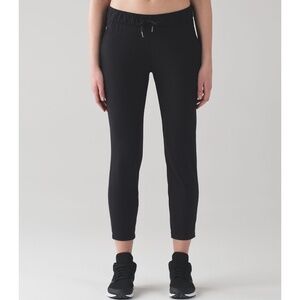 Lululemon On The Fly Pant in Black Size 4